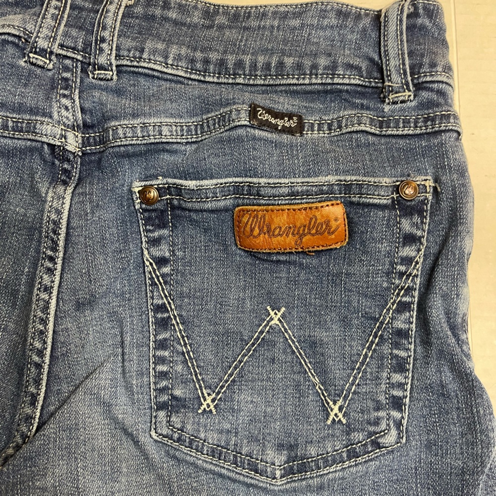 Wrangler Retro Cowgirl Womens Hot Pants Denim Shorts Med Wash Sz 30 Stretch - Picture 2 of 7